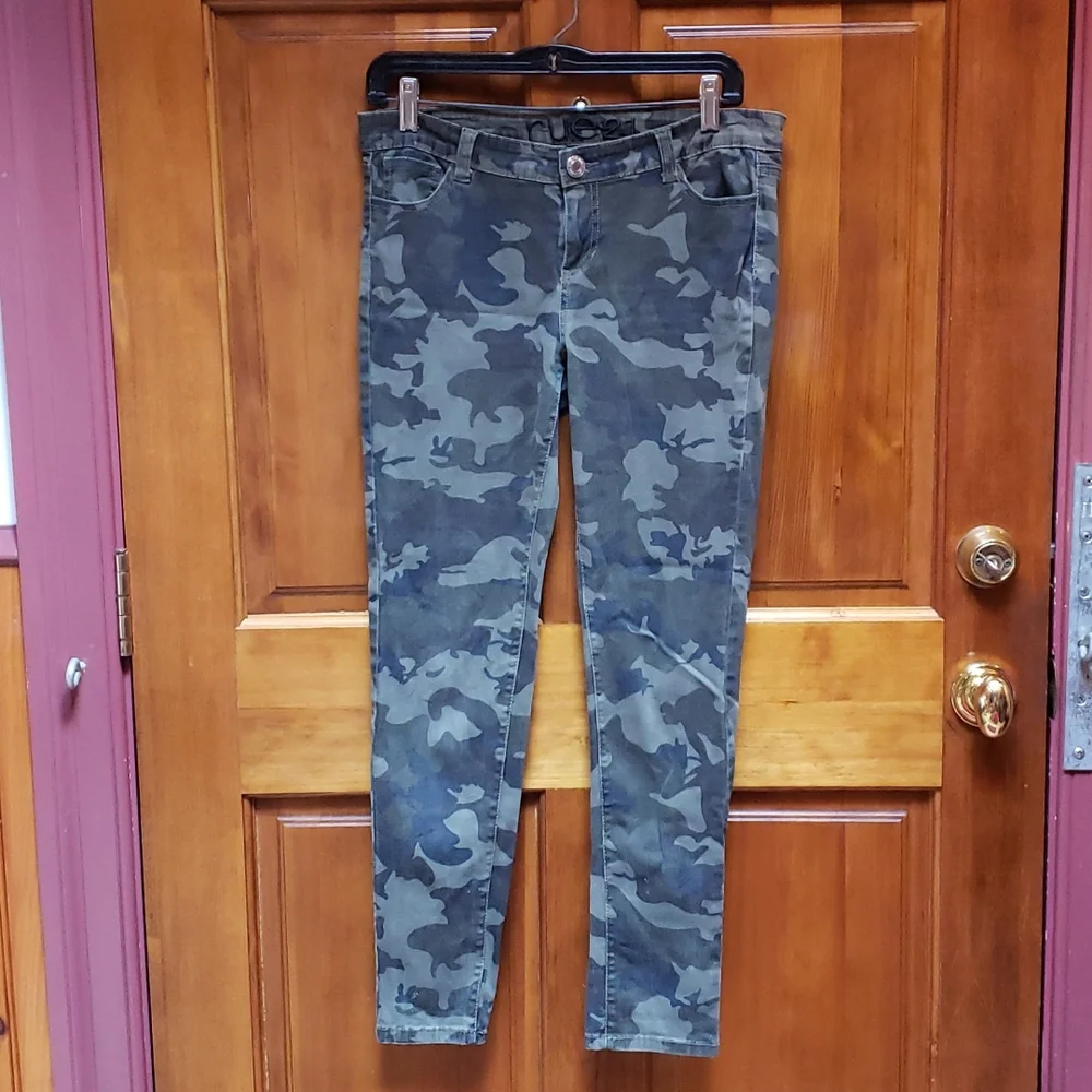 Rue21 Camo Skinny Pant - Picture 1 of 3